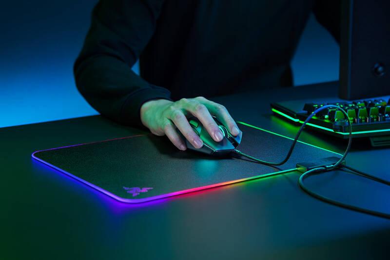 Podložka pod myš Razer Firefly V2, 35,5 x 25,5 cm černá