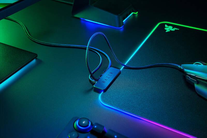 Podložka pod myš Razer Firefly V2, 35,5 x 25,5 cm černá